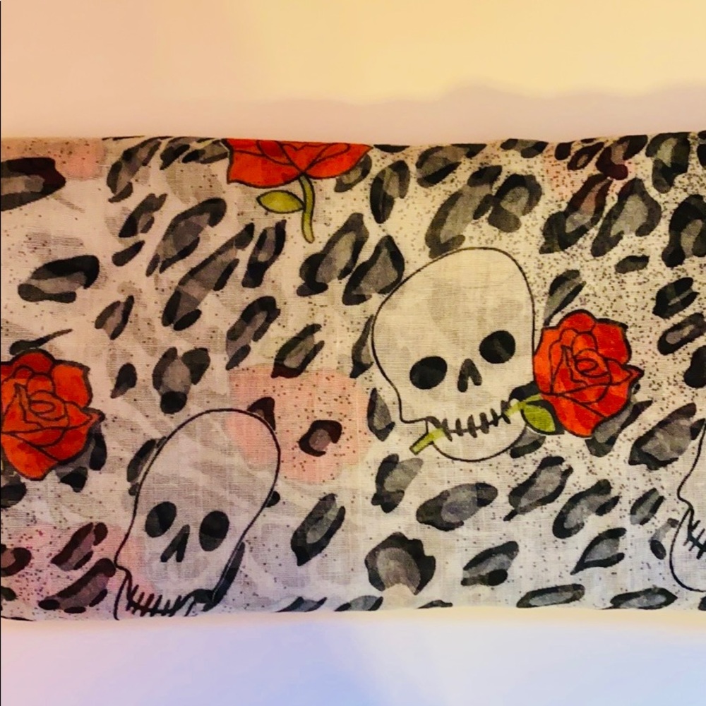 Skull Patterned Scarf 🌹💀